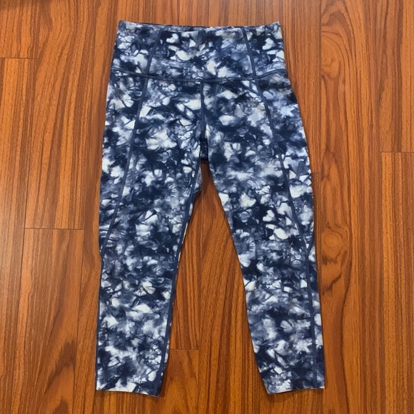 Athleta Pants - 𝅺Athleta Navy Tie Dye Capri Leggings, 19.5” Inseam